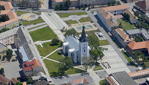 Ifj&uacute;s&aacute;gi csere Hajdub&ouml;sz&ouml;rm&eacute;nyen