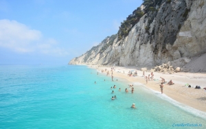 Lefkada, &uacute;jabb &ouml;nk&eacute;ntes lehetős&eacute;g a gy&ouml;ny&ouml;rű g&ouml;r&ouml;g szigeten